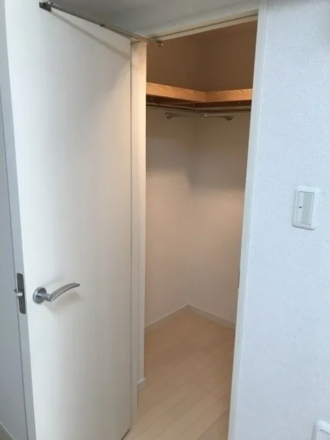 Comforia Meguro Chojamaru - Interior - ["Wood", "Fixture", "Cabinetry"]