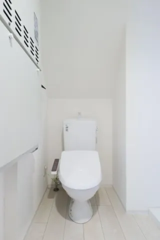 Bright Sumiyoshi - Interior - ["Toilet seat", "Toilet", "Bathroom"]