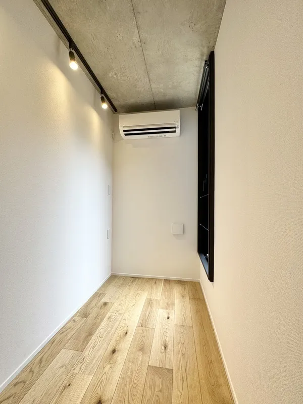 Trias253 - Interior - ["Wall", "Wood", "Ceiling"]