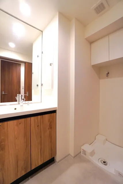 Belle Face Hatchobori West - Interior - ["Mirror", "Cabinetry", "Property"]