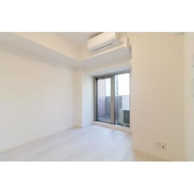 La Vie Lente Ochanomizu - Interior - ["Window", "Wood", "Fixture"]