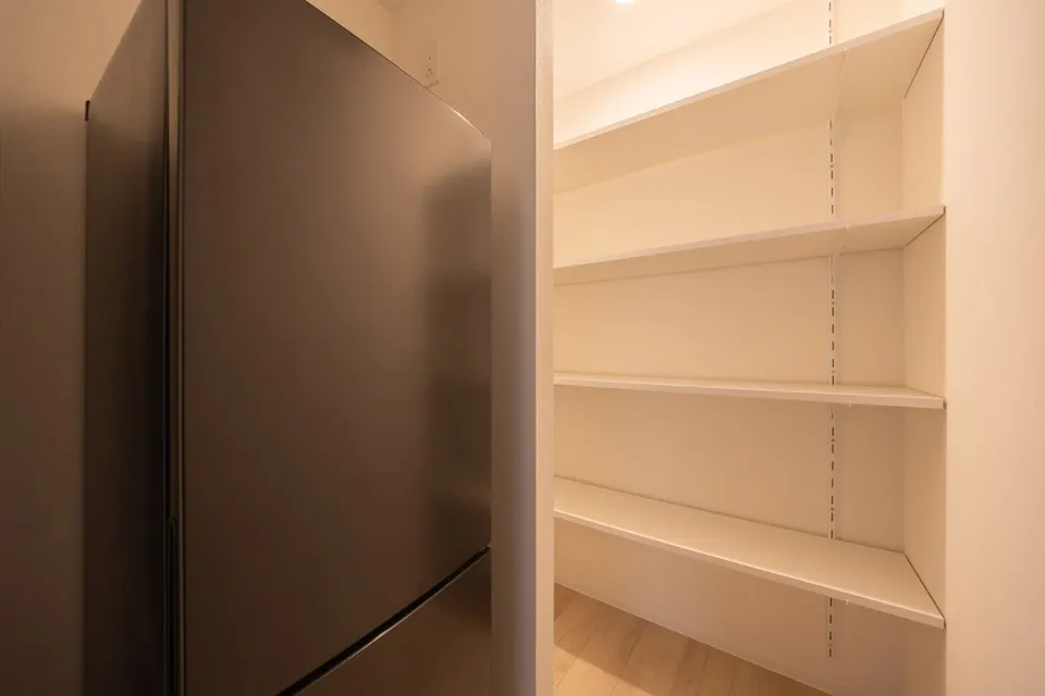 Hmlet Sangenjaya II - Interior - ["Flooring", "Wood", "Shelving"]