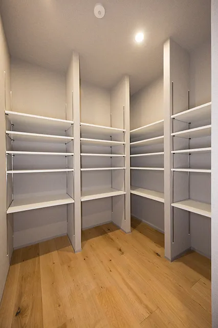 Arrows Myogadani - Interior - ["Flooring", "Wood", "Shelving"]