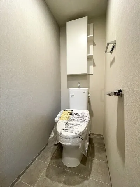 Royal Parks Ariake - Interior - ["Flooring", "Floor", "Toilet"]