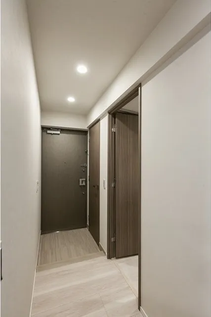 Doue Tsukishima II - Interior - ["Door", "Fixture", "Building"]