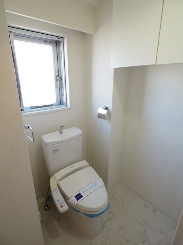 Residia Yotsuya Sanchome - Interior - ["Plumbing fixture", "Plumbing", "Floor"]