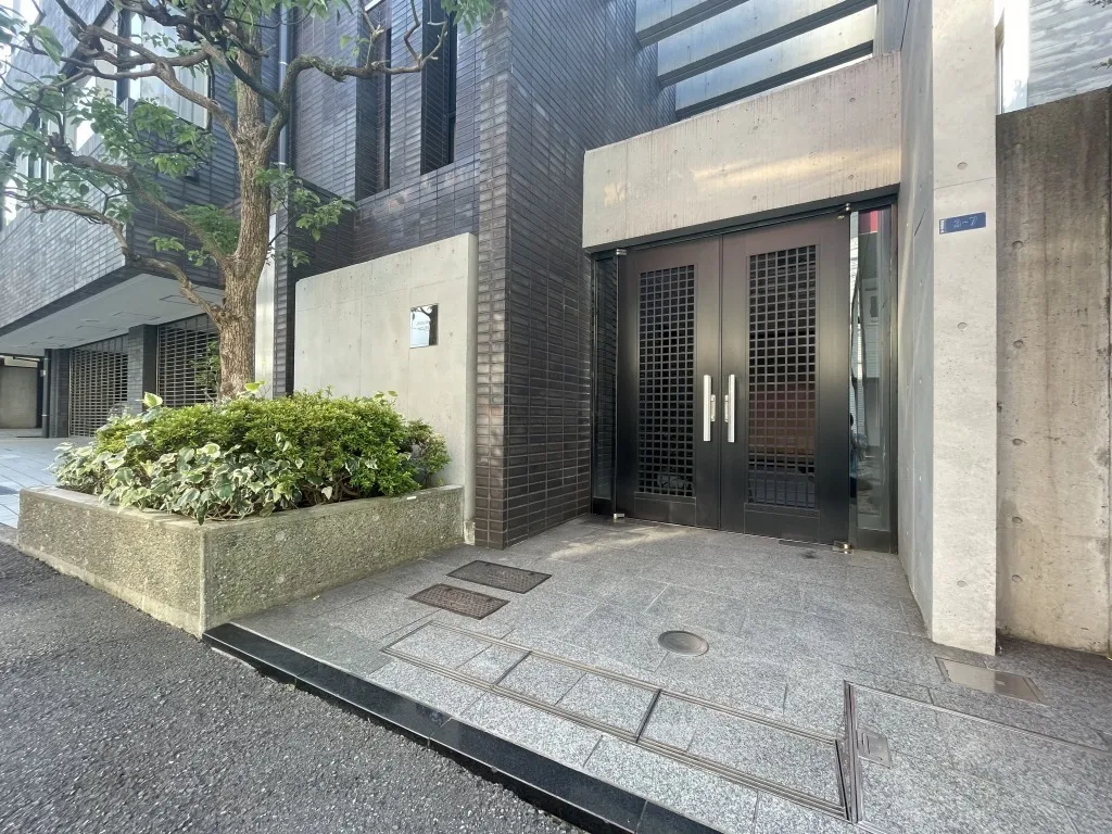 Jingumae House B1F, 1F