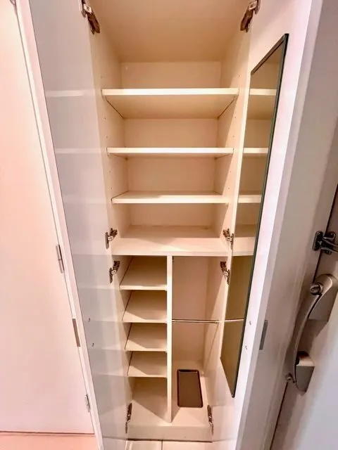 RESIDIA Kamiochiai - Interior - ["Wood", "Cupboard", "Wood stain"]