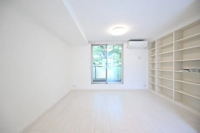 Prague Terrace, In Front Of The University Of Tokyo - Interior - ["Flooring", "Floor", "Wood flooring"]