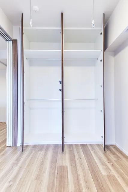 Belfirth Kinshicho South - Interior - ["Building", "Fixture", "Wood"]