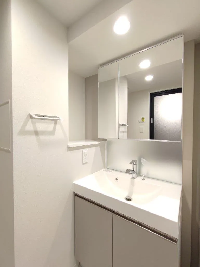 Cross Residence Takadanobaba - Interior - ["Mirror", "Tap", "Sink"]