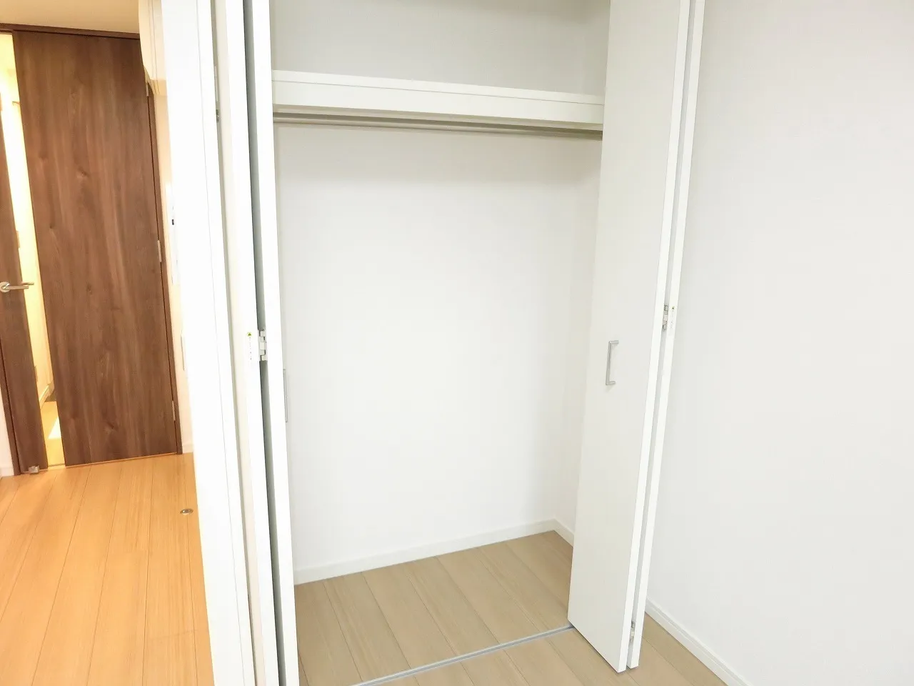 Prime Urban Sumiyoshi II - Interior - ["Fixture", "Wood", "Floor"]