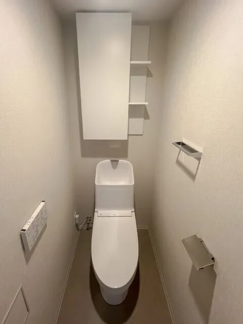 Brookside Residence Kiba - Interior - ["Toilet seat", "Toilet", "Plumbing fixture"]