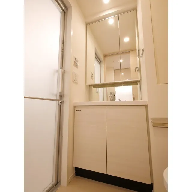 Comforia Akihabara East - Interior - ["Cabinetry", "Fixture", "Wood"]
