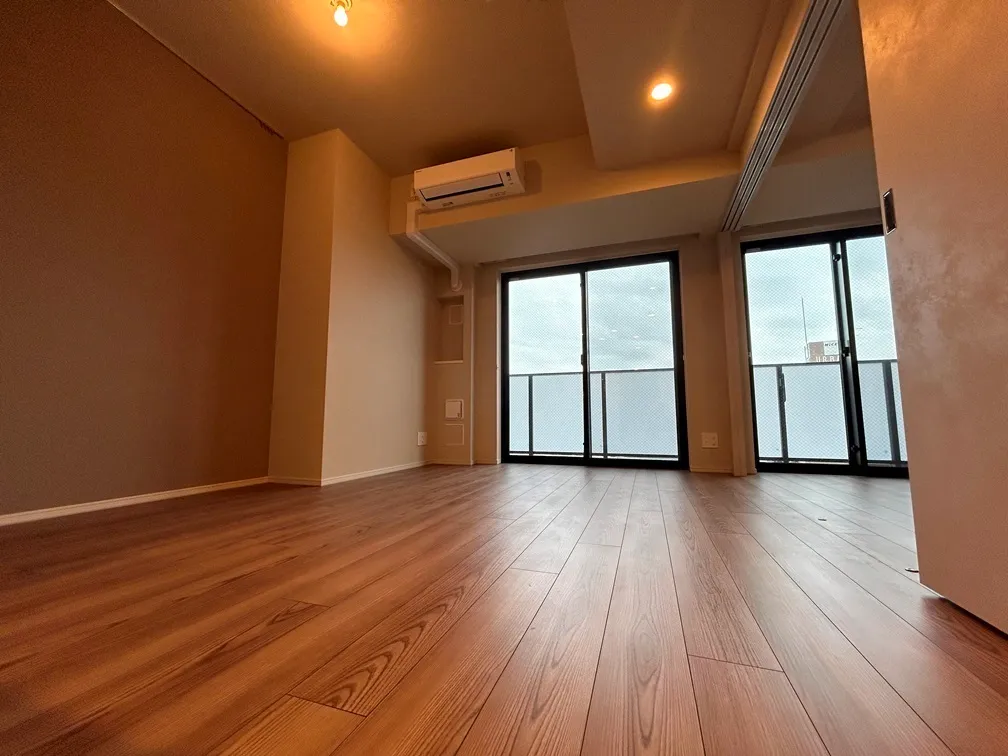 Lefon Progres Shimura Sakaue - Interior - ["Brown", "Building", "Window"]