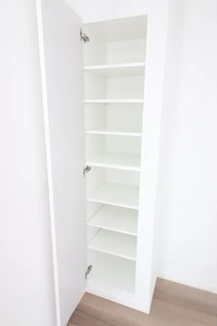 BPR Residence Shimotakaido - Interior - ["White", "Shelf", "Furniture"]