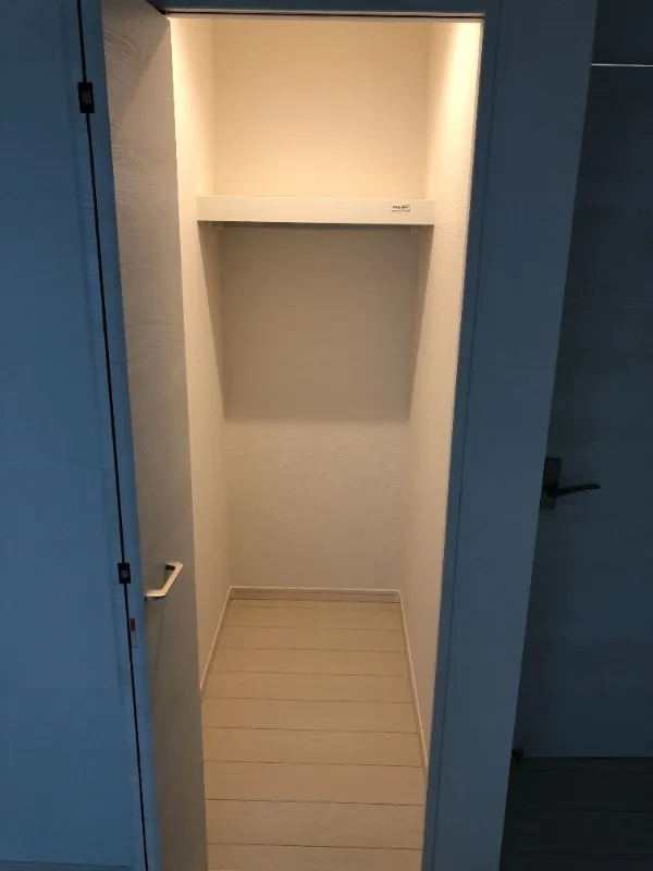 Mihas Kaminoge - Interior - ["Wood", "Flooring", "Floor"]