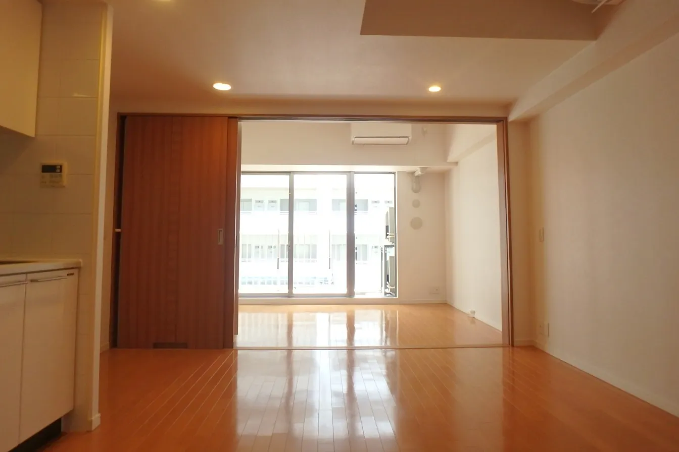Esty Maison Toyosu Residence - Interior - ["Flooring", "Floor", "Ceiling"]