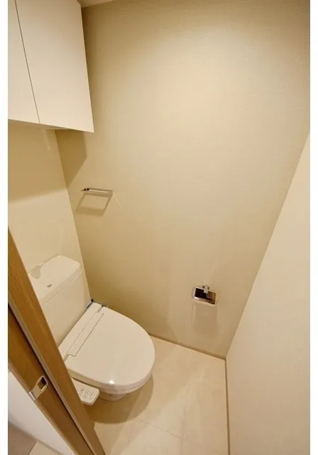 Glorio Shelt Senkawa - Interior - ["Toilet seat", "Flooring", "Floor"]