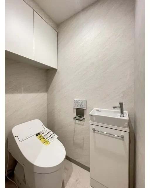 Comforia Liv Bunkyo Gokokuji - Interior - ["Flooring", "Plumbing fixture", "Floor"]
