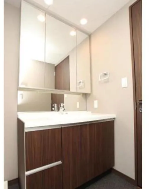 Belle Face Shibaura Tower - Interior - ["Bathroom cabinet", "Flooring", "Interior design"]