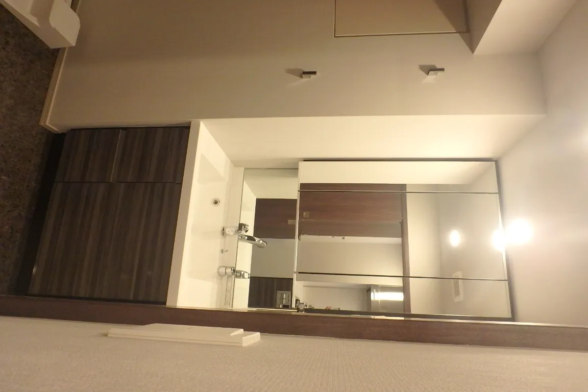 GRAN PASEO Nihonbashi Mitsukoshimae - Interior - ["Building", "Mirror", "Cabinetry"]