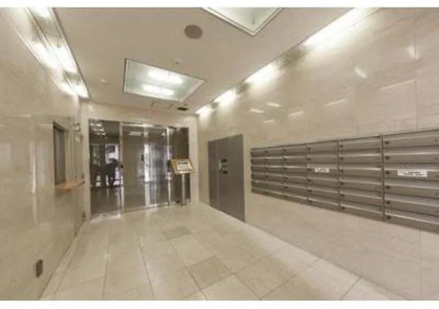 Kyowa Takanawa Mansion - Exterior - Building entrance / Mailboxes / Parcel lockers / Autolock
