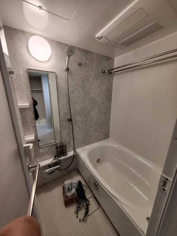 Latiera Akihabara - Interior - ["Plumbing fixture", "Bathroom", "Flooring"]