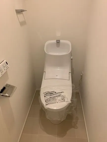 Laclasse Sangenjaya - Interior - ["Toilet seat", "Toilet", "Plumbing fixture"]