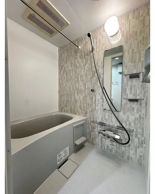 Well Square Hatagaya - Interior - ["Plumbing fixture", "Flooring", "Interior design"]