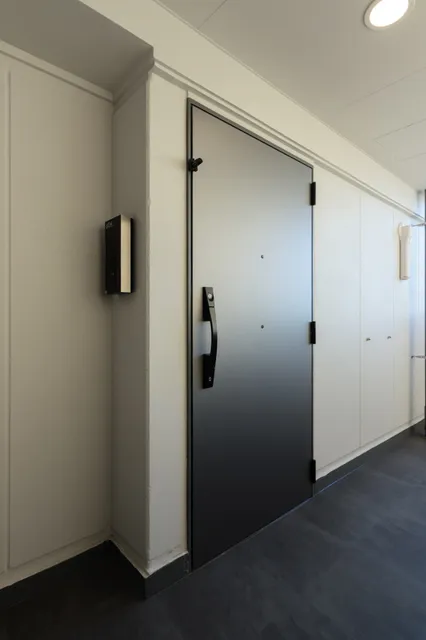 Terra Silk Forest - Interior - ["Door", "Flooring", "Door handle"]