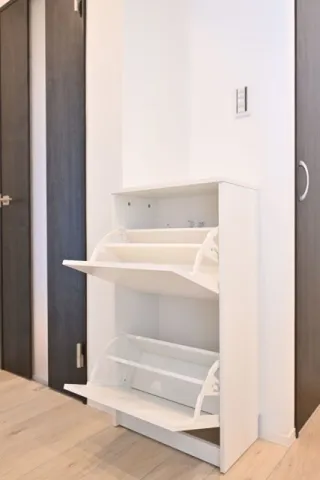 Ruygo Oshiage - Interior - ["Shelving", "Wood", "Shelf"]