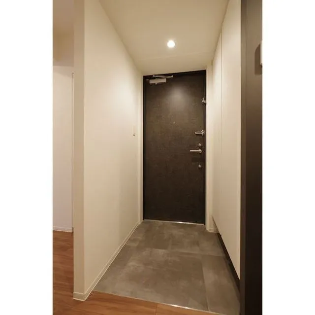 Zinnia Fudomae - Interior - ["Building", "Door", "Fixture"]