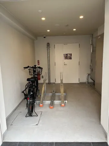 Amberille Oji - Other - ["Building", "Flooring", "Tripod"]