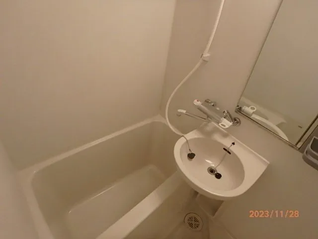 Wellhouse Hiroo - Interior - ["Plumbing fixture", "Flooring", "Floor"]