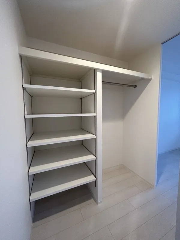 Rivento Fukushima Noda - Interior - ["Shelving", "Shelf", "Ceiling"]