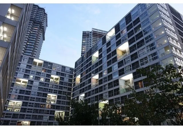 Shinonome Canal Court CODAN Building No.20 - Exterior - ["Sky", "Metropolitan area", "Urban area"]