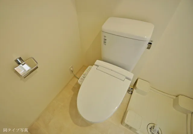 Eminence Takanawadai - Interior - ["Toilet seat", "Toilet", "Plumbing fixture"]