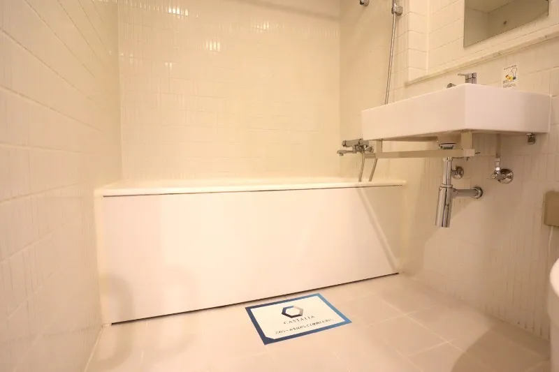 Castalia Azabujuban Shichimensaka - Interior - ["Bathtub", "Bathroom", "Flooring"]