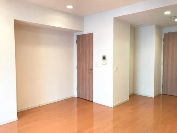 Brillia Ist Sangenjaya Blossom Terrace - Interior - ["Fixture", "Door", "Wood"]
