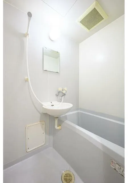 Escort Daitabashi - Interior - ["White", "Bathroom", "Plumbing fixture"]