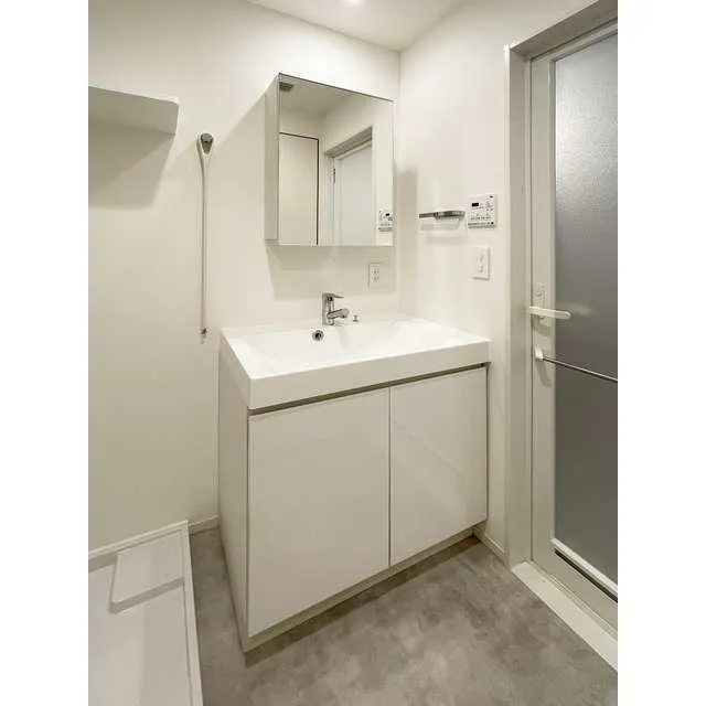 ASTILE Harajuku - Interior - ["Mirror", "Tap", "Sink"]