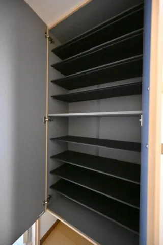CENTRAL GARDEN RESIDENCE TOKYO - Interior - ["Wood", "Shelving", "Flooring"]