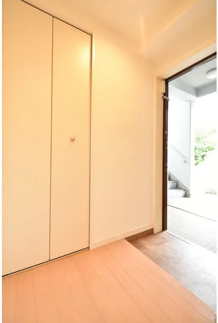TS Yoyogi Park - Interior - ["Flooring", "Wall", "Floor"]