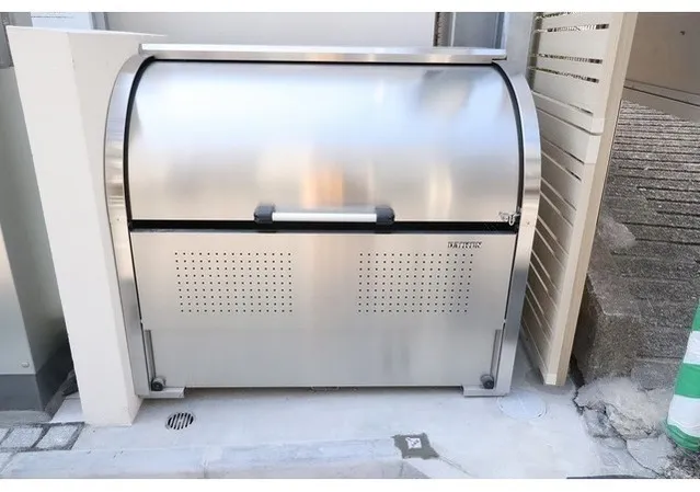 Nanpeidai HillTop House - Exterior - ["Metal", "Silver"]