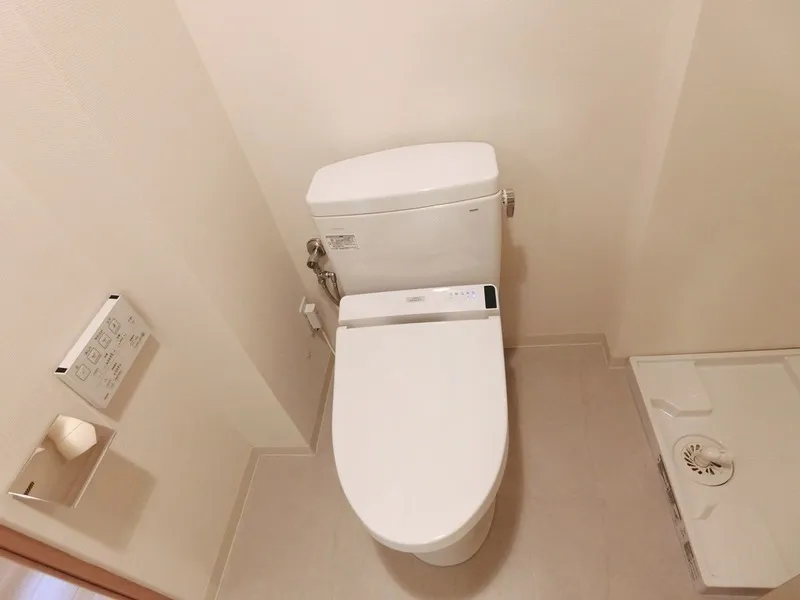 Doue Hatagaya - Interior - ["Toilet seat", "Plumbing fixture", "Toilet"]