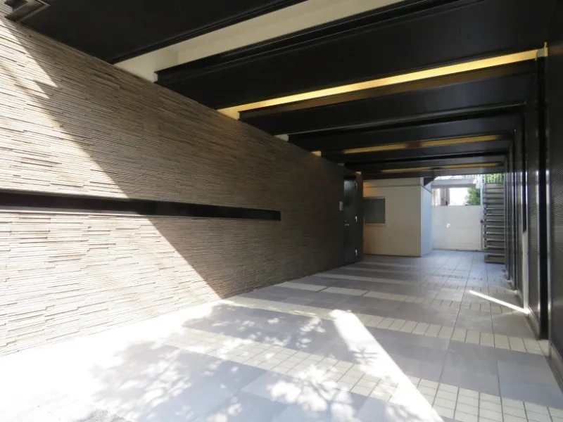 Castalia Togoshi Station Square - Other - ["Metal", "Ceiling", "Concrete"]