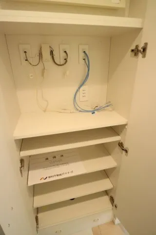 Prime Urban Ichigaya Nakanocho - Interior - ["Wood", "Shelf", "Floor"]