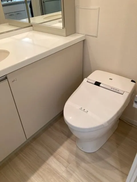 Shiba West - Interior - ["Property", "White", "Plumbing fixture"]