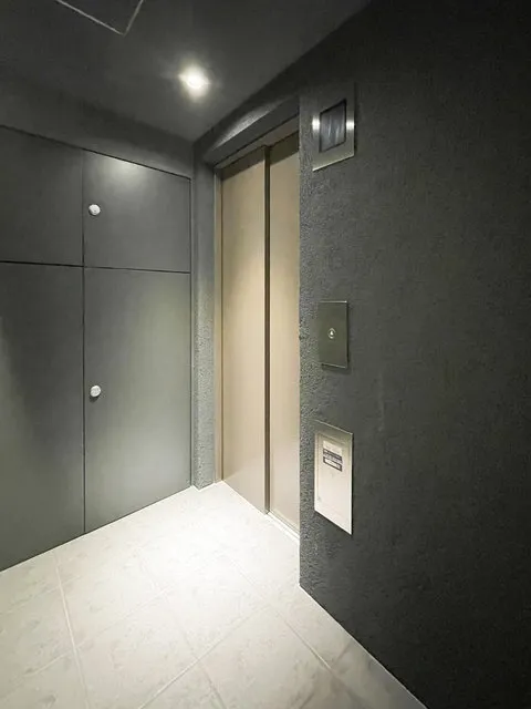 Comforia Liv Kiba East I - Other - ["Ceiling", "Silver", "Light fixture"]